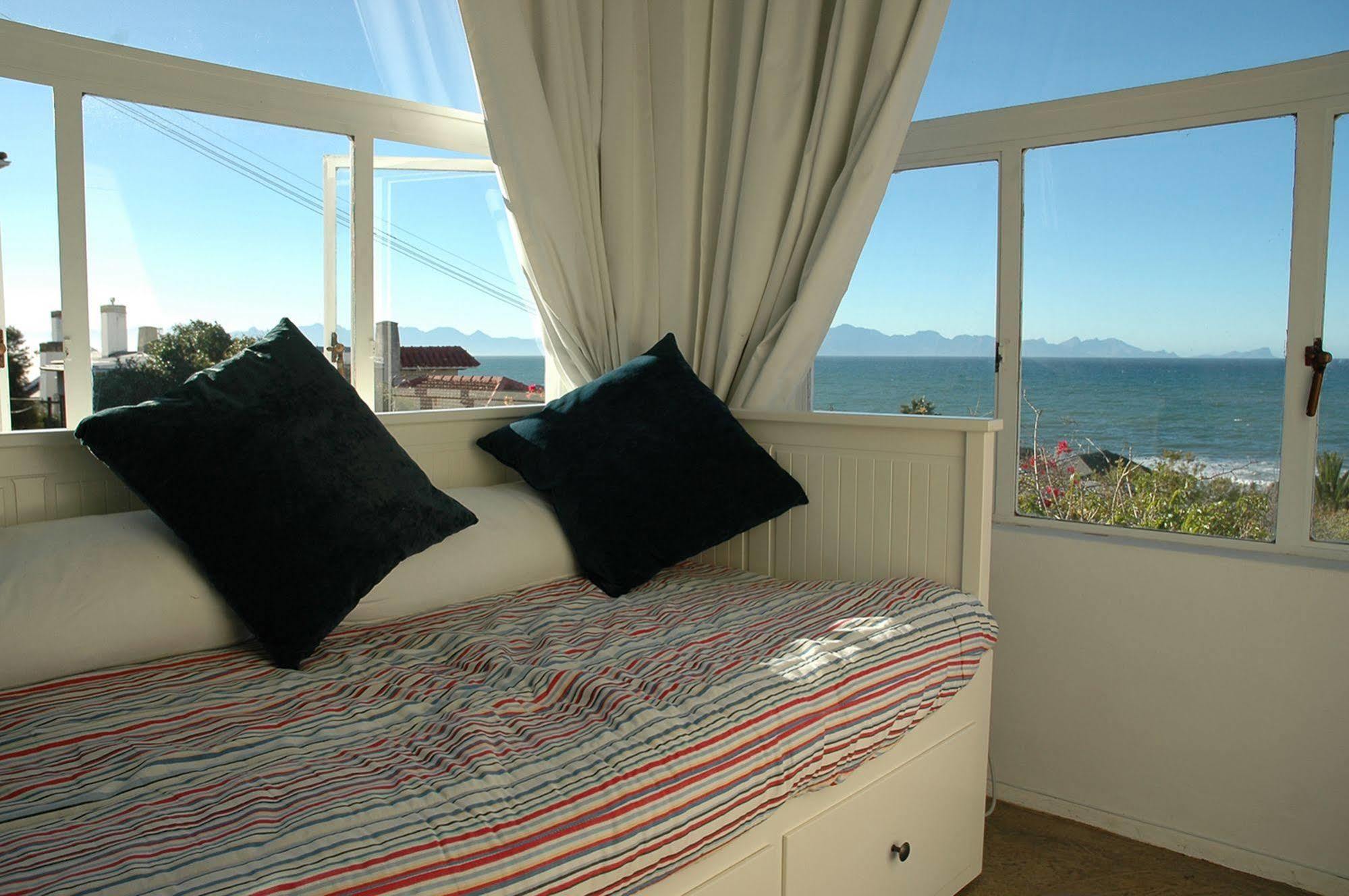 Blue On Blue Bed And Breakfast St James Exterior foto